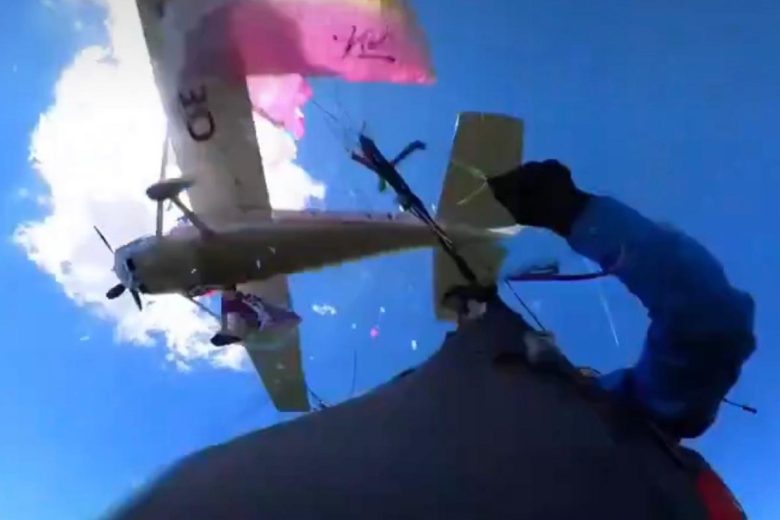 VIDEO – Scontro in volo tra parapendio e aeroplano: ferita una donna