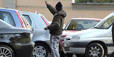 Catania e la stretta contro i parcheggiatori abusivi, scatta l’operazione straordinaria di controllo: ecco i risultati