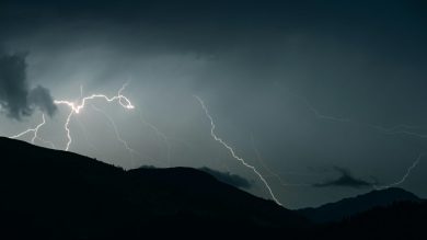 Meteo domenica 24 maggio, caldo estivo e brevi temporali: ecco dove