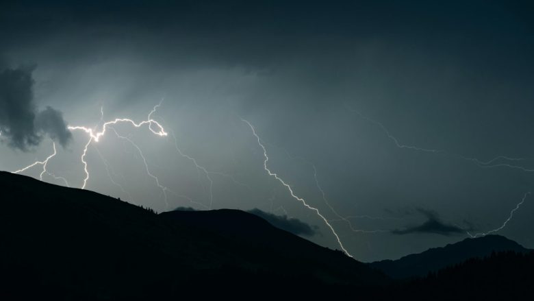Meteo domenica 24 maggio, caldo estivo e brevi temporali: ecco dove