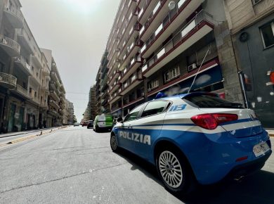 Ruba 18 confezioni di cioccolato al supermercato, arrestata donna a Catania