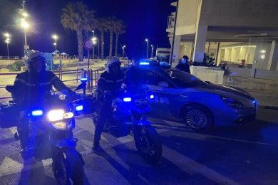 Balli senza autorizzazione al lido a Portopalo con 900 persone, sanzionato il titolare