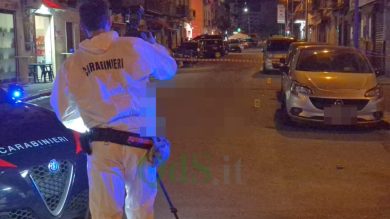 La sparatoria di via Montalbo a Palermo, ferita per errore anche un’anziana