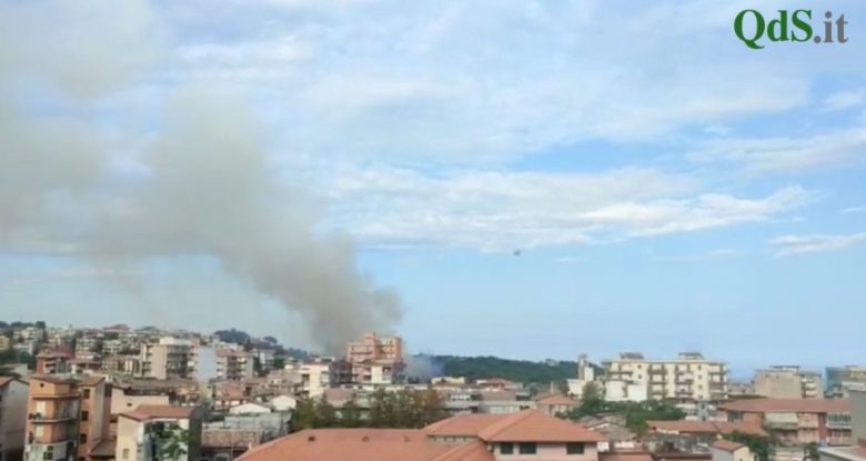VIDEO | Incendio a Catania nella zona della Timpa Leucatia, operazioni di spegnimento difficili per il vento