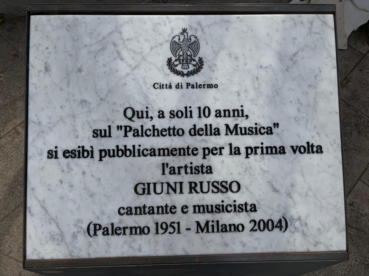 Palermo, riposizionata la targa vandalizzata dedicata a Giuni Russo nel Tempietto della Musica Palermo, riposizionata la targa vandalizzata dedicata a Giuni Russo nel Tempietto della Musica