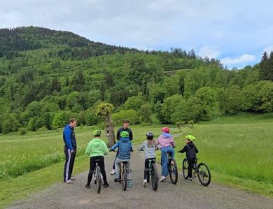 Estate in Carnia, bambini in montagna e genitori in smartworking