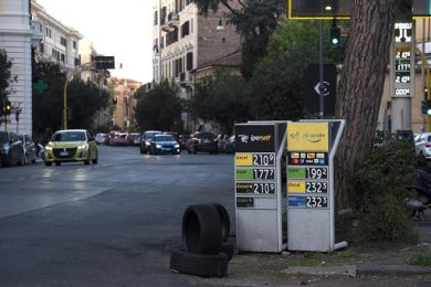 Taglio accise carburanti prorogato fino al 3 luglio, decreto in Gazzetta