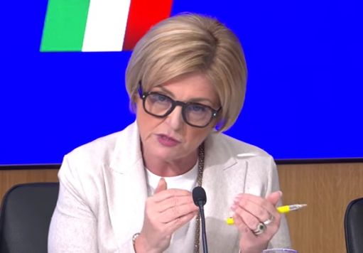 Lavoro, Calderone: divieto decisioni su rapporti demandate solo all’IA