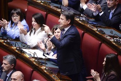 Ucraina, la risoluzione del M5S: stop aiuti militari, Ue spinga diplomazia