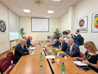 Stellantis: 5 mld in Italia su innovazione, allarme sindacati su Cassino