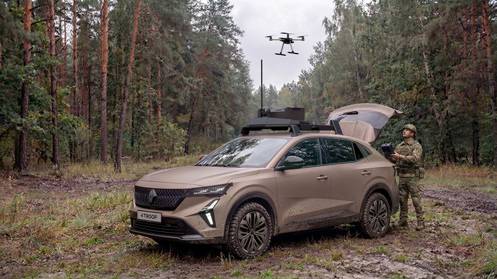 Renault insieme a Thales per 4Troop, veicolo tattico con droni e IA Renault insieme a Thales per 4Troop, veicolo tattico con droni e IA