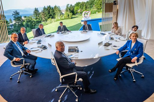 Meloni dura su Vannacci (ma mette alleanza in stand by). A G7 fine gelo con Trump
