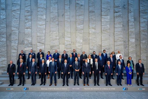Hegseth sferza europei: ora Nato 3.0, basta “passeggeri clandestini”