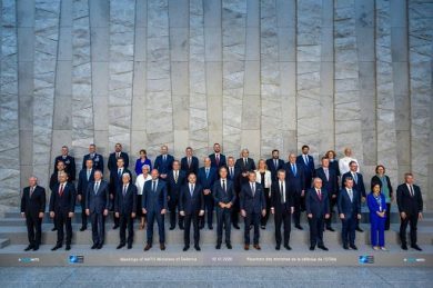 Hegseth sferza europei: ora Nato 3.0, basta “passeggeri clandestini”