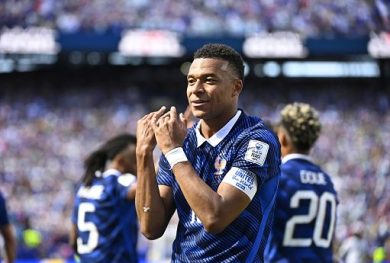 Mondiali, prima il diluvio, poi Mbappé trascina la Francia