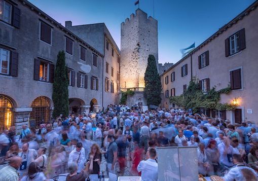 Vino, “Mare e Vitovska” compie 20 anni e torna al Castello di Duino Vino, “Mare e Vitovska” compie 20 anni e torna al Castello di Duino