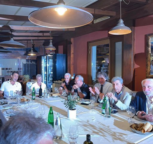 Futuristi a cena con Vannacci-Alemanno. “A noi!”, “Lode a Dio, Re, dama e a me”