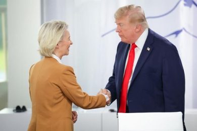 Trump minaccia nuovi dazi al 100% contro Paesi Ue, dura replica Bruxelles