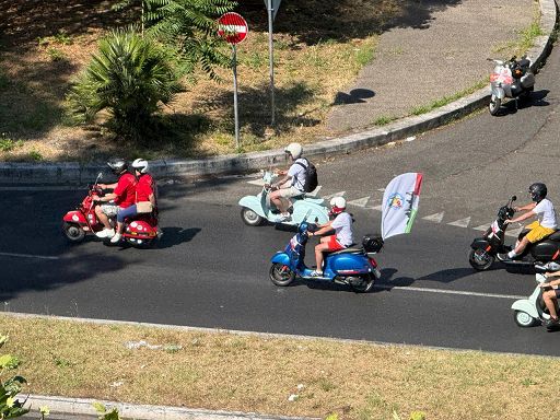 Piaggio, oggi a Roma la maxi parata per gli 80 anni della Vespa