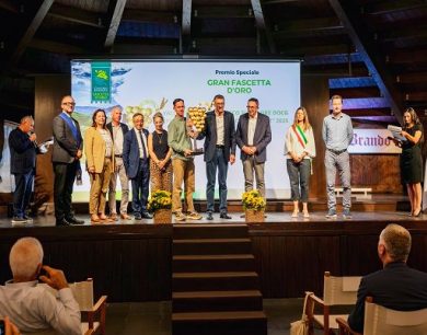 Vino, la Gran Fascetta d’Oro a “Il Borgo dei Vettor” di Vettoretti