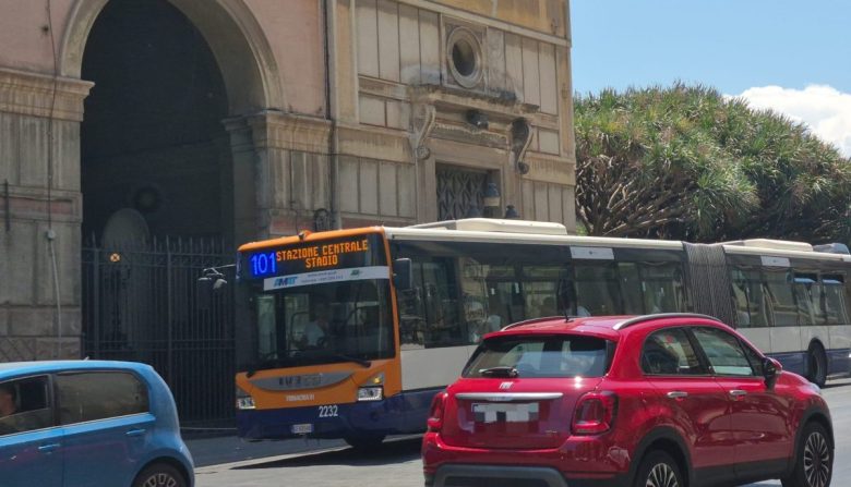 VIDEO | Palermo, pochi autobus in città: “Non c’è puntualità”