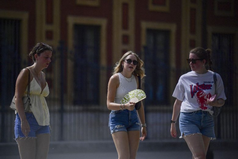 Meteo, ecco Cerberus: porta caldo e afa. Domenica otto le città con bollino rosso