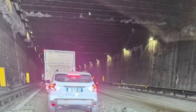 Camion disperde cemento durante il tragitto: Tangenziale di Catania in tilt