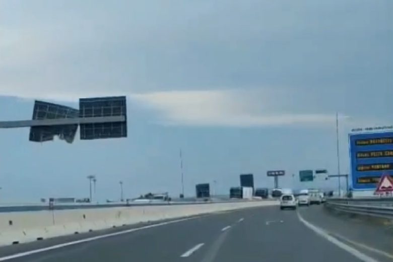 VIDEO | Catania, camion impatta con segnaletica: code vicino Ikea in tangenziale ovest