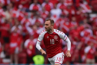 Dramma per Christian Eriksen: nuovo malore per l’ex Inter, sospesa Danimarca-Ucraina