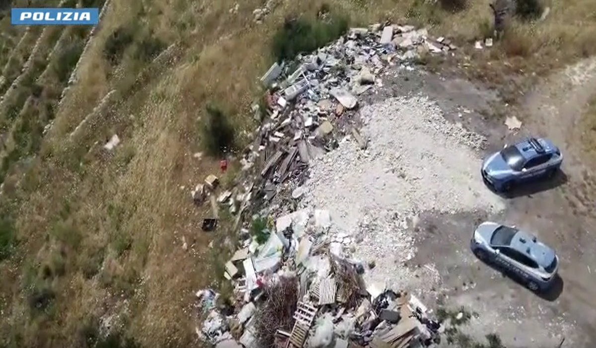 Un “sistema criminale”, discarica abusiva scoperta grazie all’app YouPol: quattro indagati ad Avola Un “sistema criminale”, discarica abusiva scoperta grazie all’app YouPol: quattro indagati ad Avola