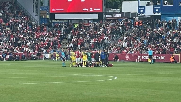 Dramma per Christian Eriksen: nuovo malore per l’ex Inter, sospesa Danimarca-Ucraina