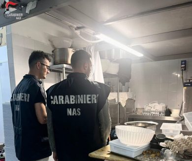 Irregolarità nei ristoranti della movida di Palermo, sequestrati due quintali di alimenti