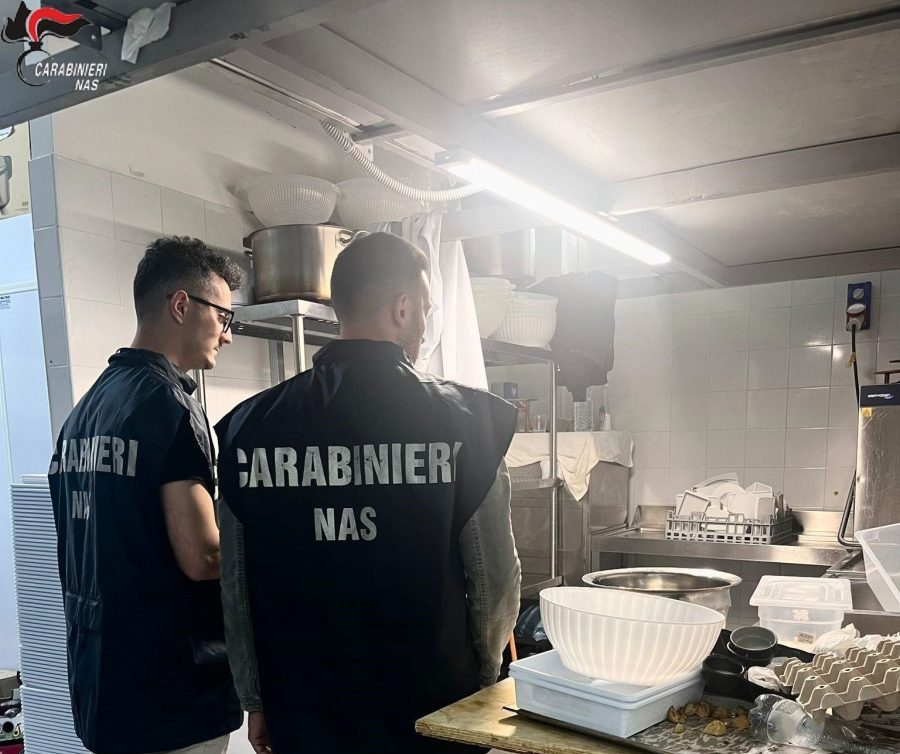 Irregolarità nei ristoranti della movida di Palermo, sequestrati due quintali di alimenti Irregolarità nei ristoranti della movida di Palermo, sequestrati due quintali di alimenti