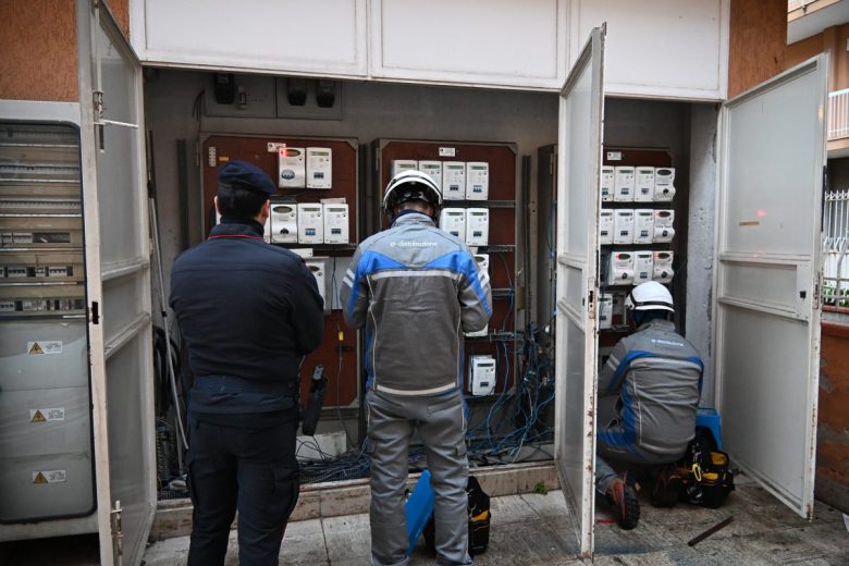 Furto di energia elettrica con rischio incendio, otto denunce nel Palermitano