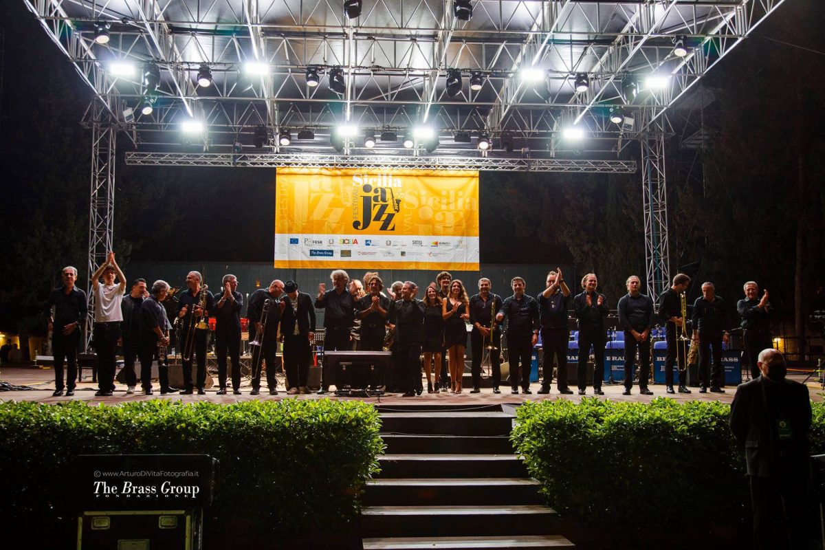 Sicilia Jazz Festival 2026: l’unico festival al mondo delle produzioni orchestrali che trasforma la Sicilia in un palcoscenico internazionale Sicilia Jazz Festival 2026: l’unico festival al mondo delle produzioni orchestrali che trasforma la Sicilia in un palcoscenico internazionale