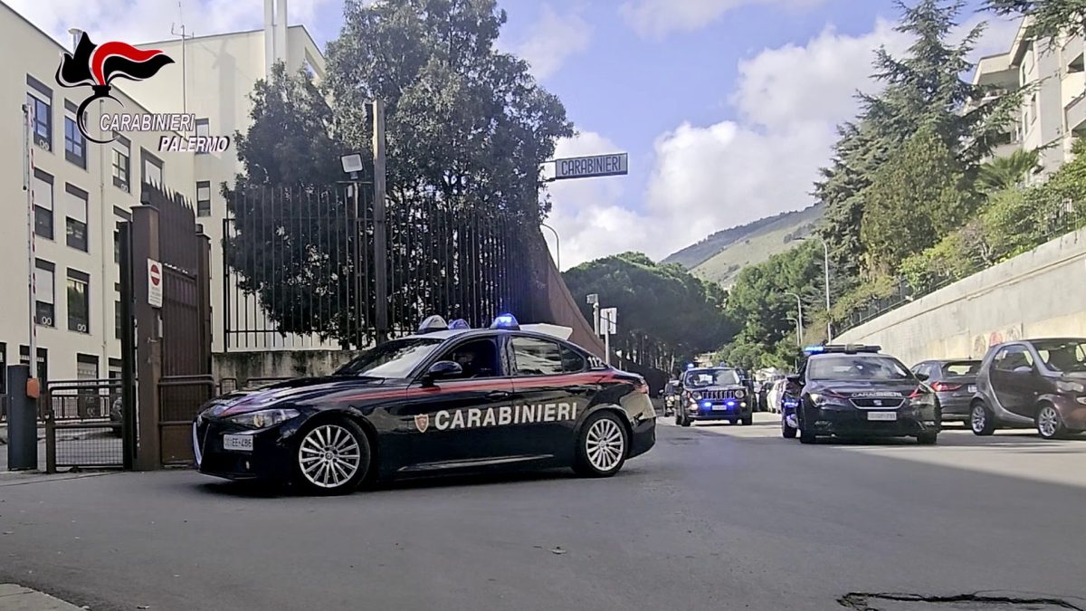Entrano in un cantiere e rubano materiali per ponteggi, arrestati due ragazzi a Monreale Entrano in un cantiere e rubano materiali per ponteggi, arrestati due ragazzi a Monreale