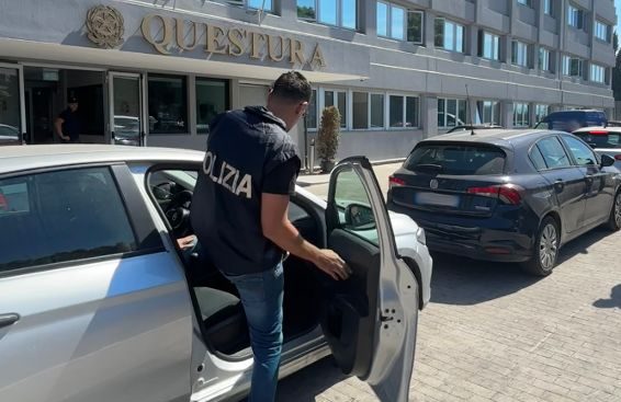 VIDEO | Furti alle colonnine elettriche tra Catania e Siracusa, le immagini che incastrano i ladri