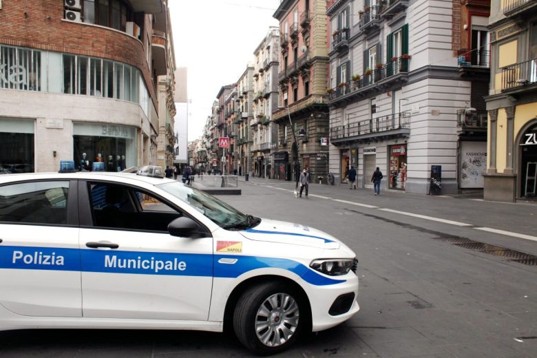 “Hai invaso il mio territorio”, ragazzina di 12 anni accoltella sette volte un 13enne