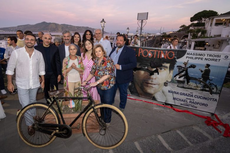 Marefestival, la bicicletta del Postino torna a splendere: Cucinotta, Giannini, Cléry e Capotondi tra le stelle della XV edizione del Premio Troisi