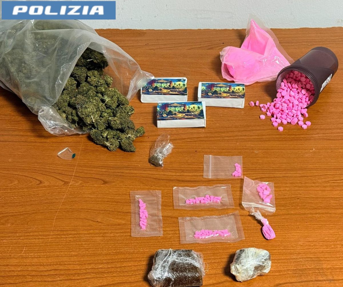 Droga sintetica in barattolo per integratori, maxi sequestro a Catania Droga sintetica in barattolo per integratori, maxi sequestro a Catania