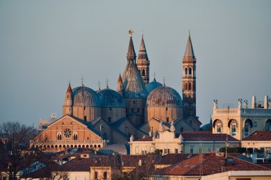 Sant’Antonio da Padova: la festa del 13 giugno, preghiera e curiosità