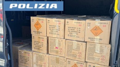In tangenziale con una tonnellata di fuochi d’artificio in auto: denunciato 36enne