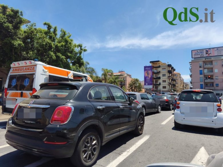 Catania, scontro fra due auto in via Vincenzo Giuffrida: un uomo in ospedale 