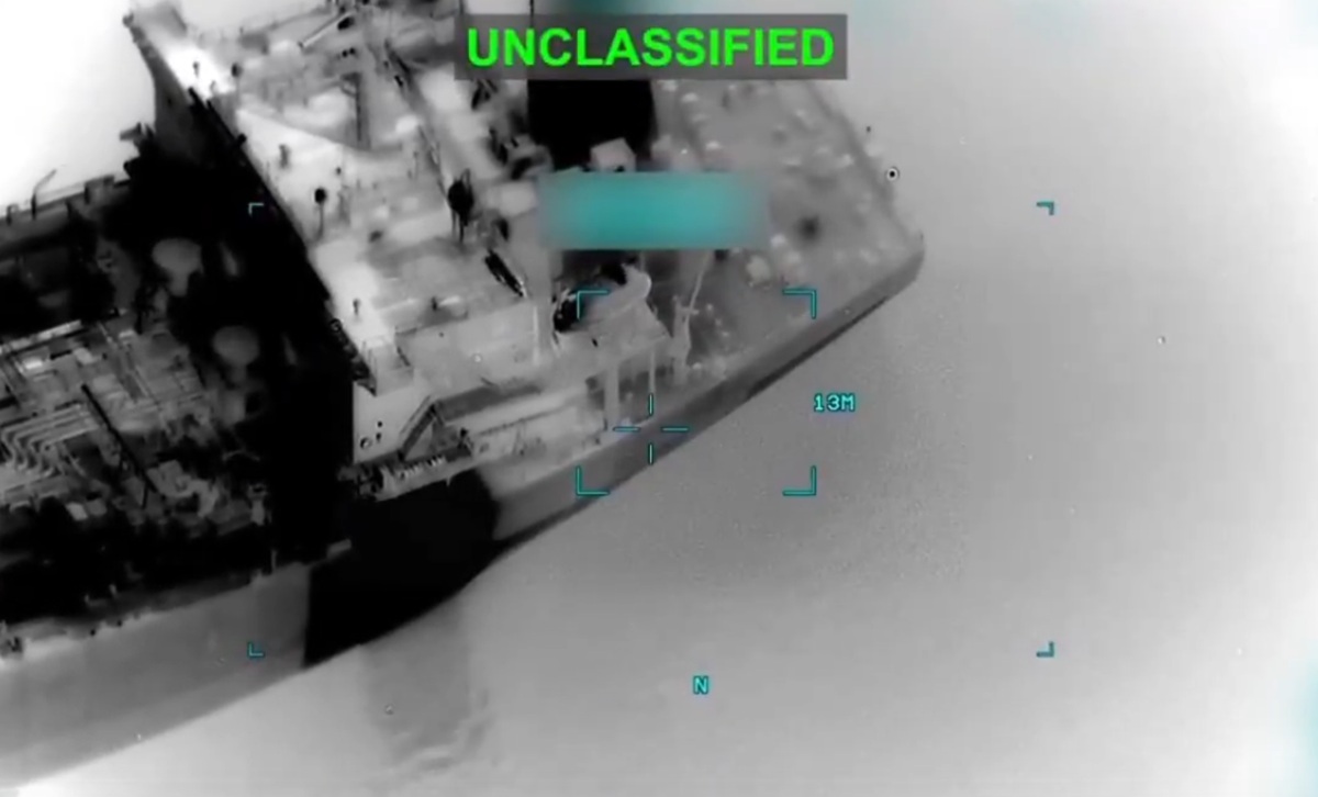Conflitto in Iran, l’escalation dopo la previsione di pace: il raid Usa contro la nave M/T Settebello Conflitto in Iran, l’escalation dopo la previsione di pace: il raid Usa contro la nave M/T Settebello