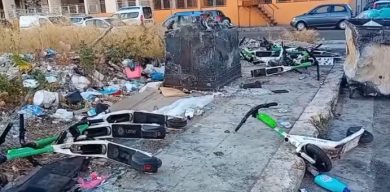 VIDEO | Saccheggio di monopattini nella notte a Palermo, ritrovati danneggiati allo Zen
