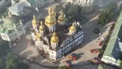 VIDEO | Raid russo incendia la Cattedrale della Dormizione di Kiev