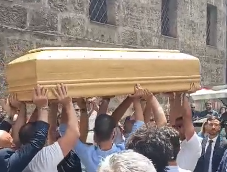 VIDEO | A Palermo l’ultimo saluto a Gianluca, commovente lettera dei colleghi dell’Amat