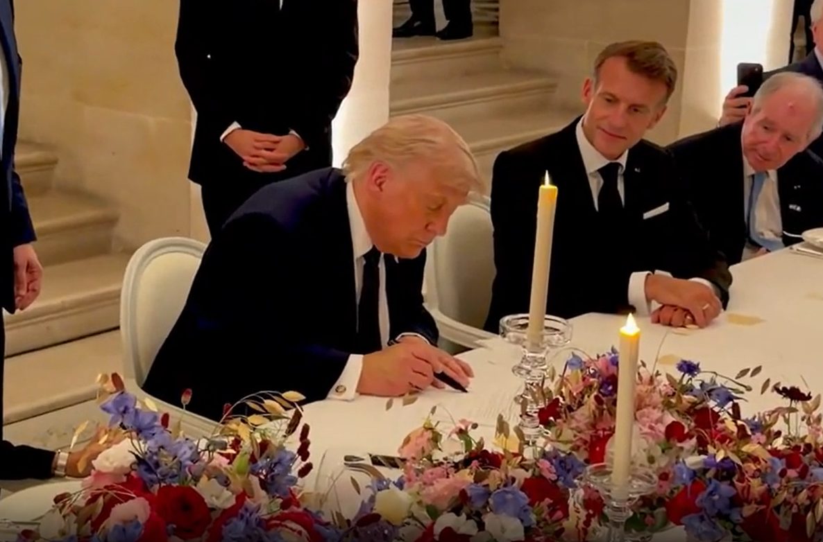Guerra in Iran, le ultime news in diretta | Trump firma accordo memorandum Guerra in Iran, le ultime news in diretta | Trump firma accordo memorandum