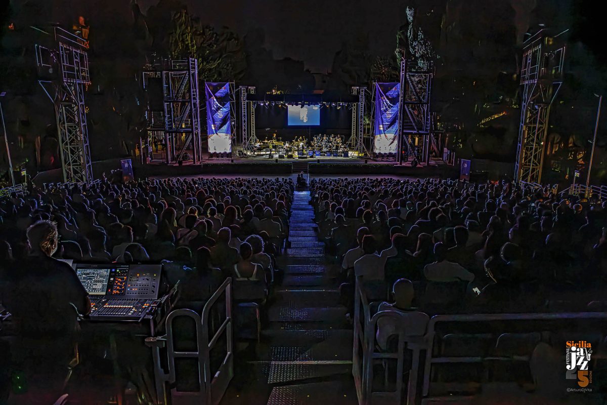 Sicilia Jazz Festival 2026: l’unico festival al mondo delle produzioni orchestrali che trasforma la Sicilia in un palcoscenico internazionale Sicilia Jazz Festival 2026: l’unico festival al mondo delle produzioni orchestrali che trasforma la Sicilia in un palcoscenico internazionale