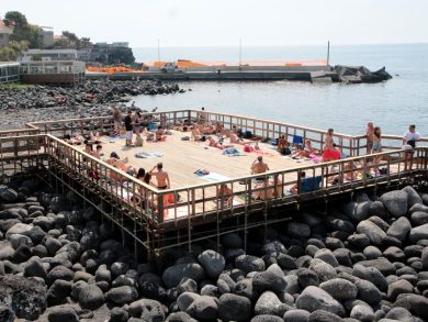 FOTO | Estate 2026 a Catania: solarium operativo a San Giovanni Li Cuti, a breve aperte anche le tre spiagge libere della Plaia